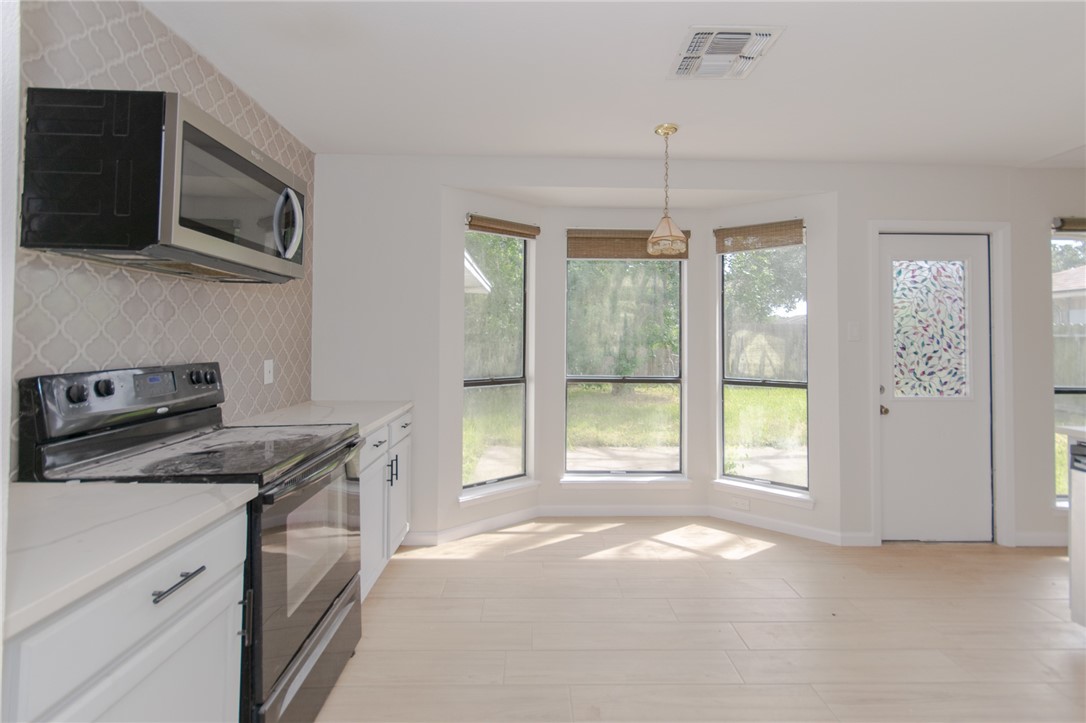 6918 Roseland Dr Property Photo 4