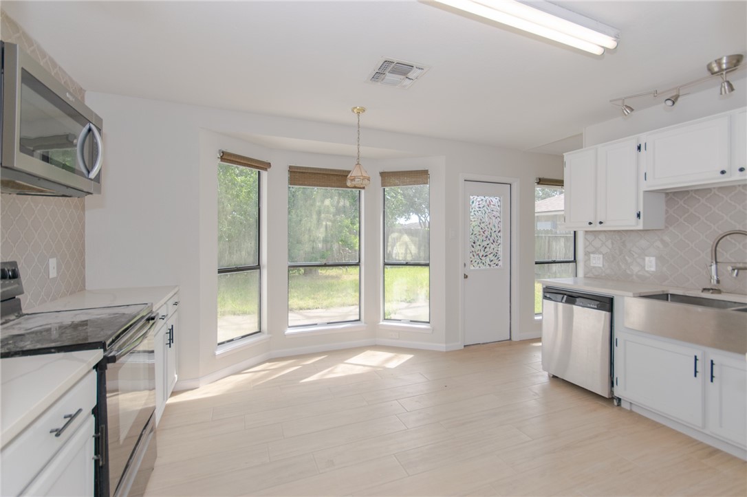 6918 Roseland Dr Property Photo 6