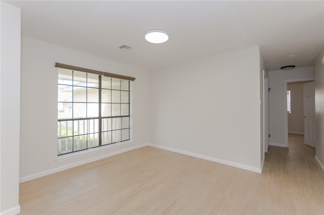 6918 Roseland Dr Property Photo 7