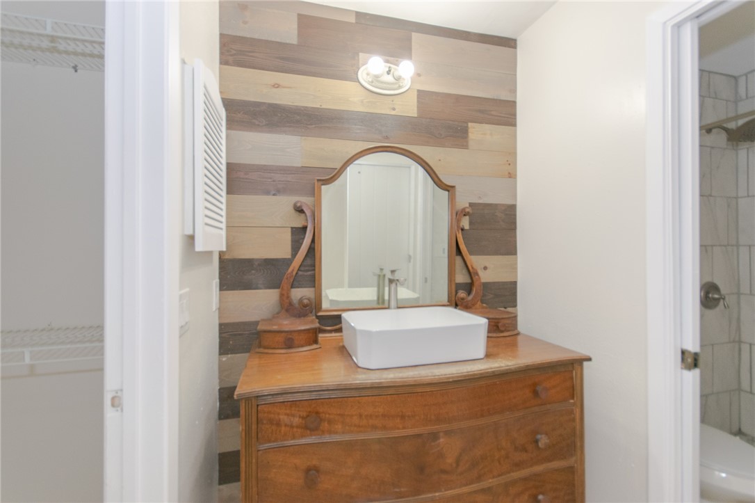 6918 Roseland Dr Property Photo 10