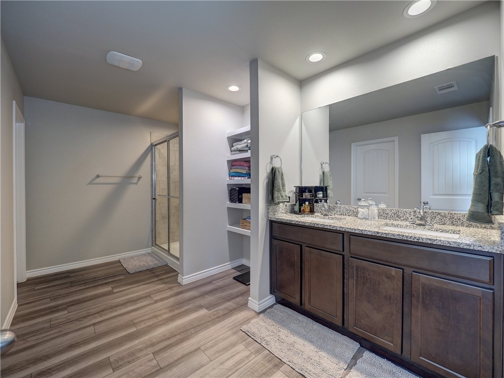 2693 Excelsior Blvd Property Photo 22