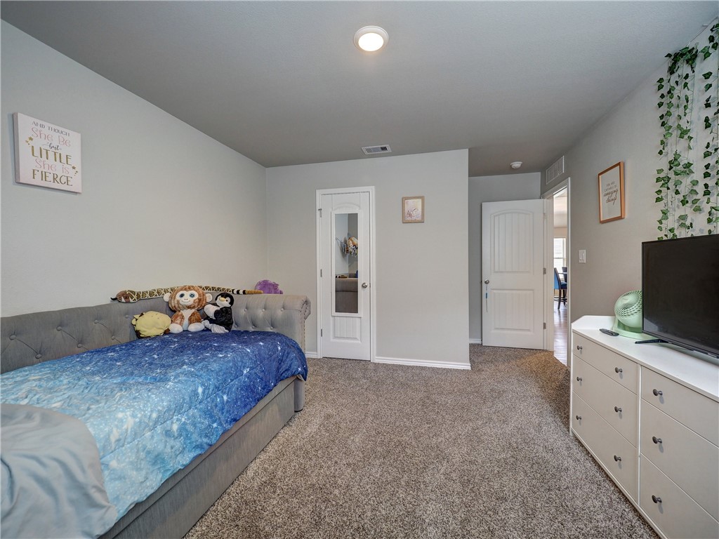 2693 Excelsior Blvd Property Photo 25