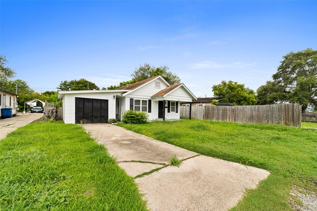 2853 Lawnview St Property Photo 3