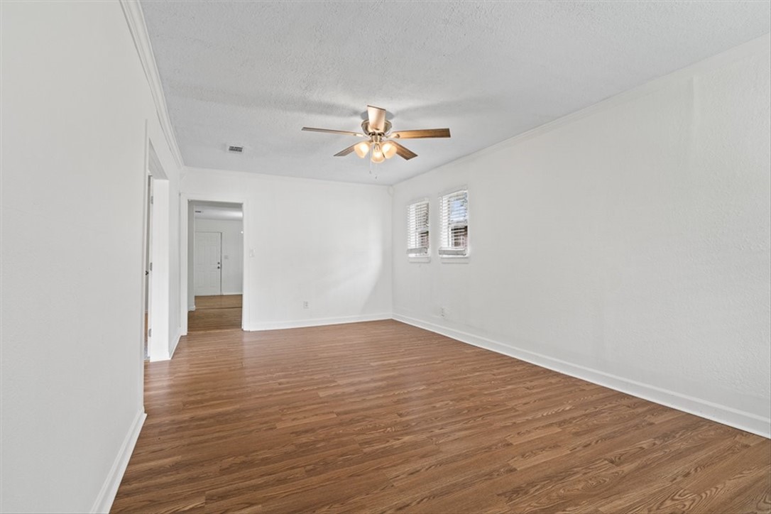 2853 Lawnview St Property Photo 4