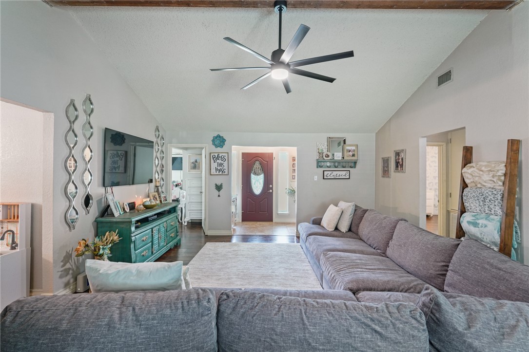 6205 Londonderry Dr Property Photo 6