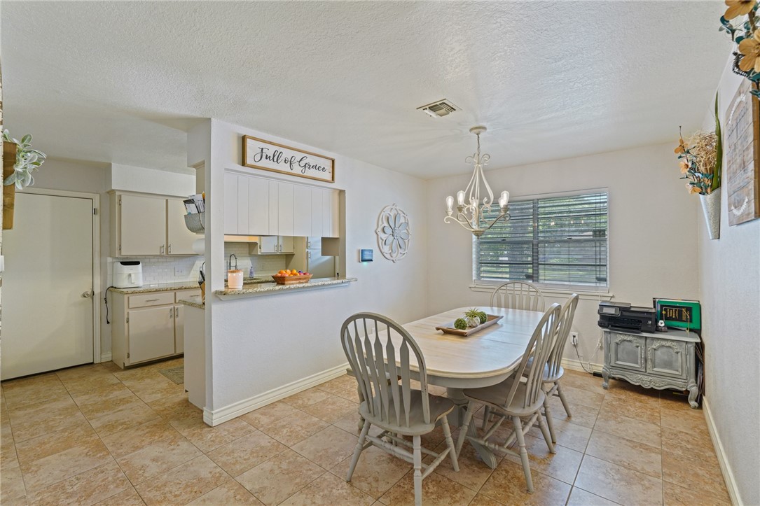 6205 Londonderry Dr Property Photo 7