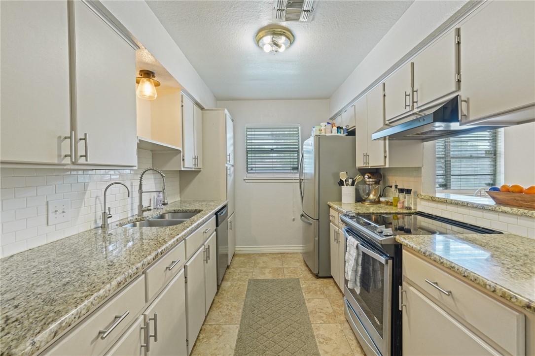 6205 Londonderry Dr Property Photo 9
