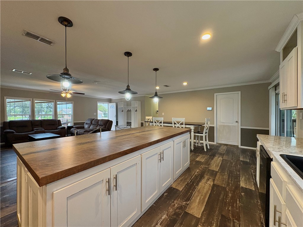 127 Copano Heights Blvd Property Photo 7