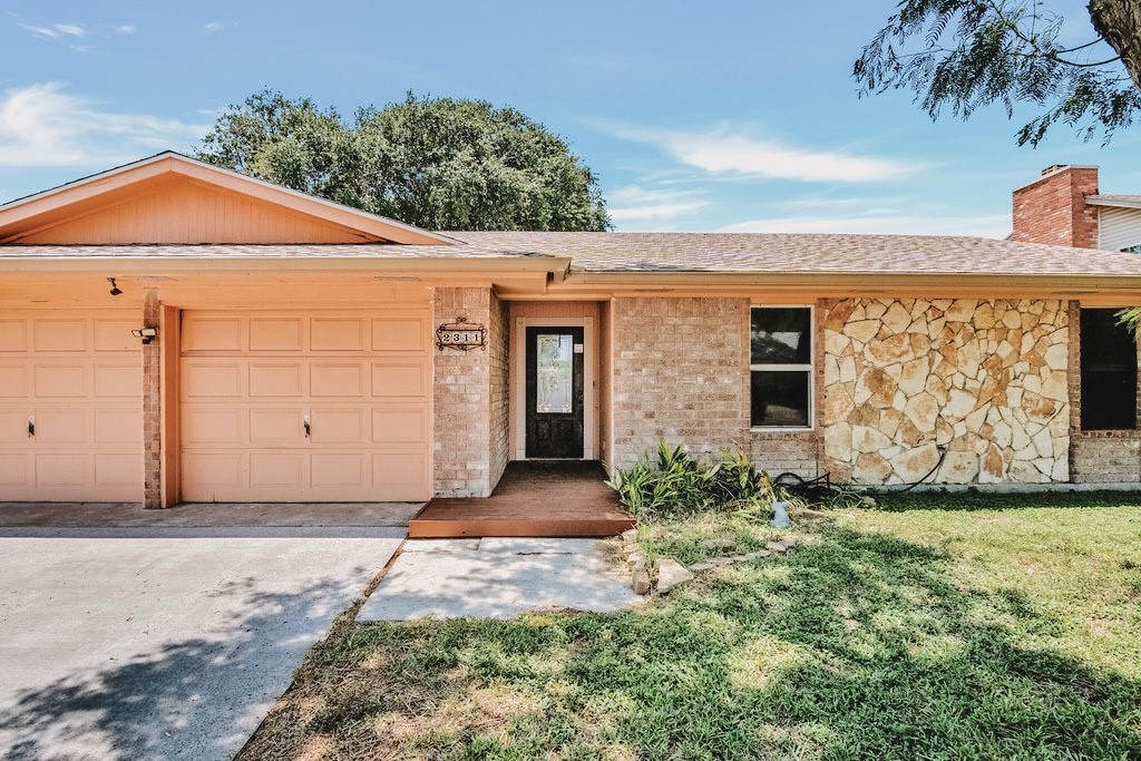 2311 Willow Dr Property Photo 2