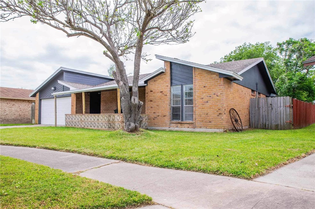 9563 Goldfinch Property Photo 3