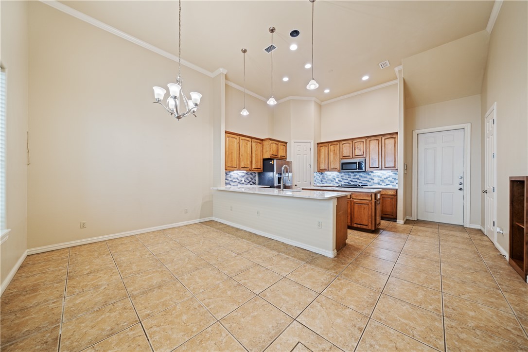 14910 Leeward Dr 403 Property Photo 2