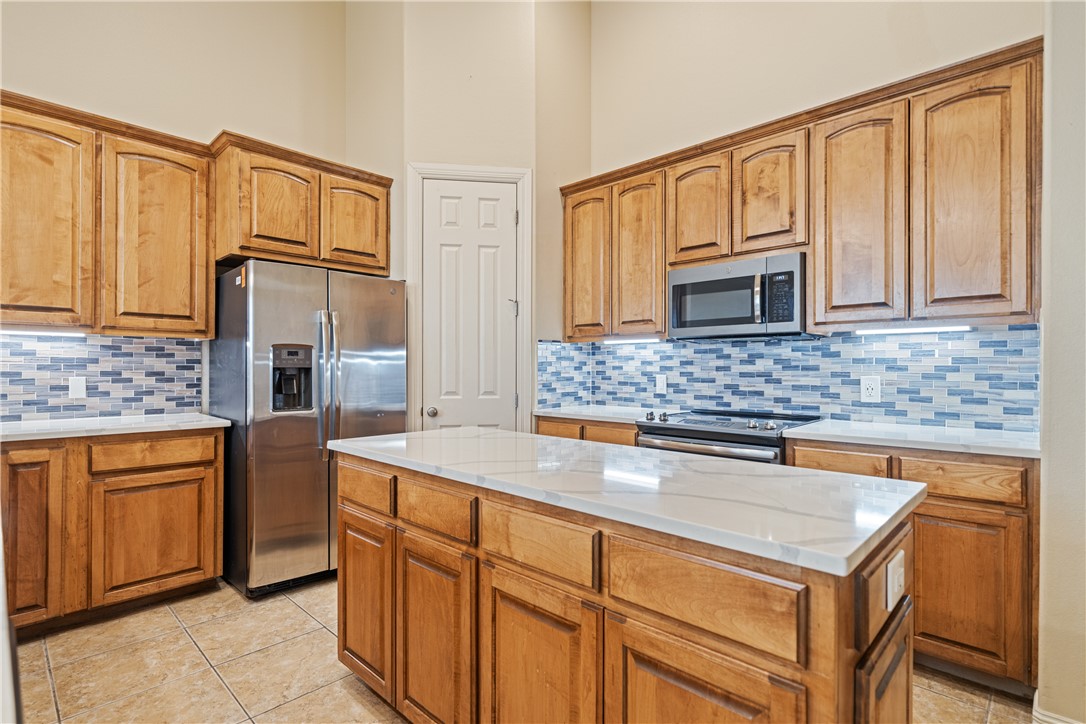 14910 Leeward Dr 403 Property Photo 6