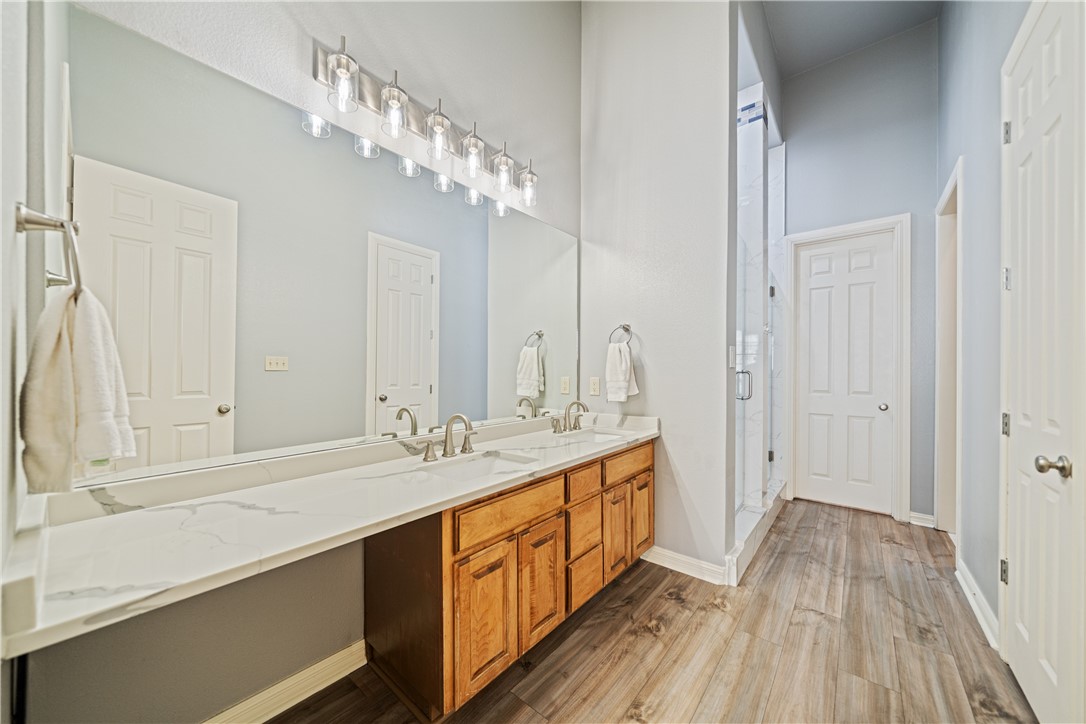 14910 Leeward Dr 403 Property Photo 11