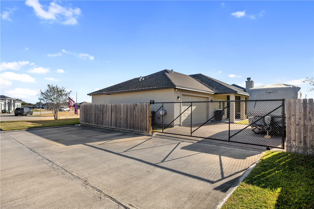 6401 Kobe Dr Property Photo 21
