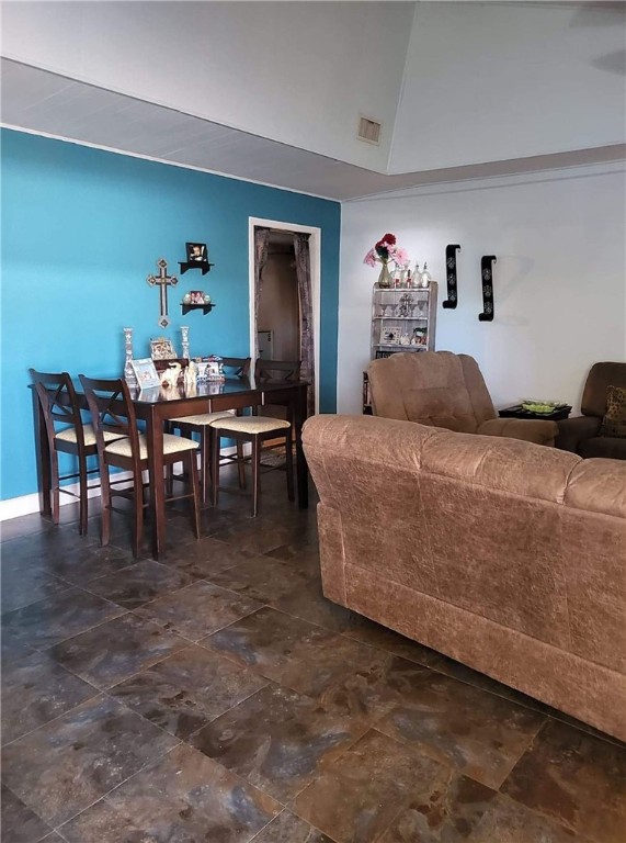 1645 Brentwood Dr Property Photo 3