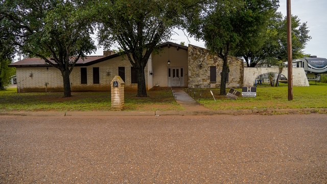 303 W North St Property Photo 1
