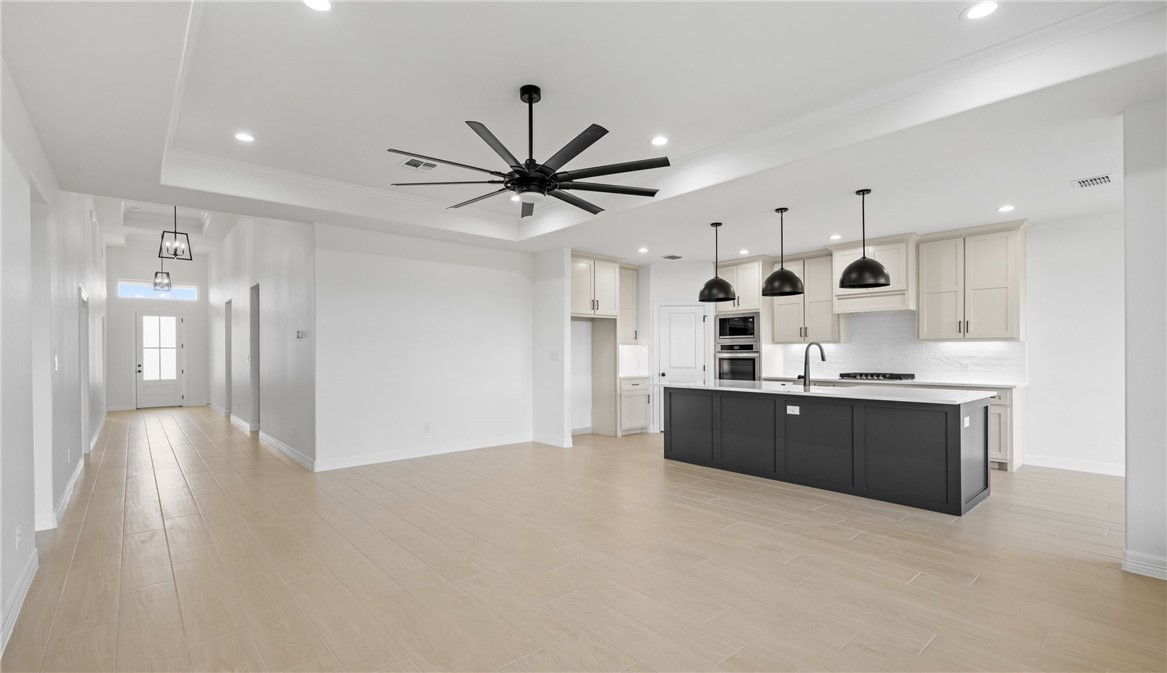 7914 Leylah Dr Property Photo 2