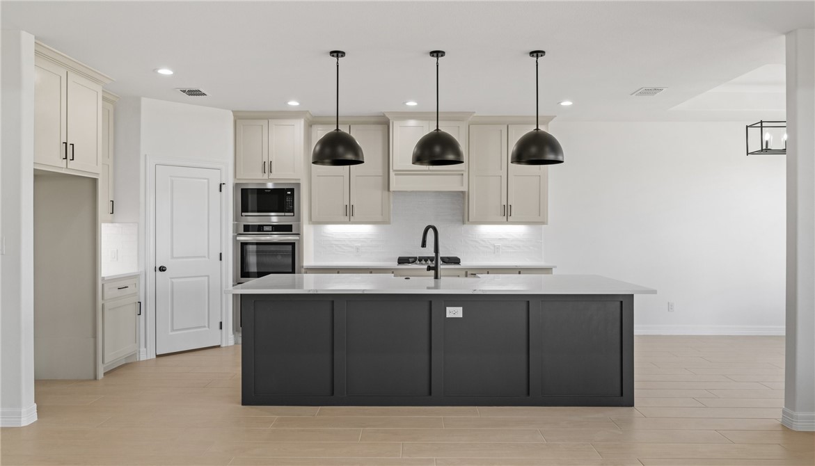 7914 Leylah Dr Property Photo 4