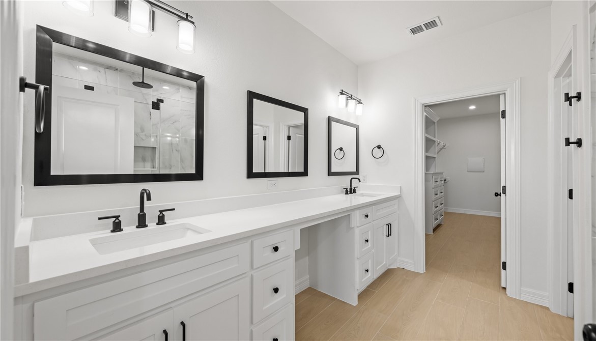 7914 Leylah Dr Property Photo 5