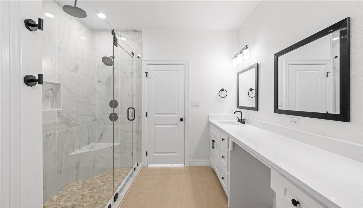 7914 Leylah Dr Property Photo 6