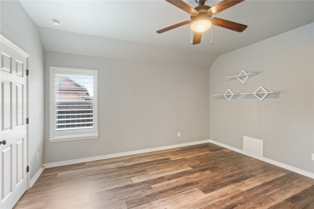 5 Reserve Blvd Property Photo 22