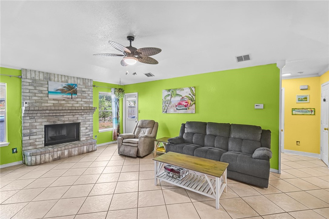 14322 Scallop St Property Photo 4