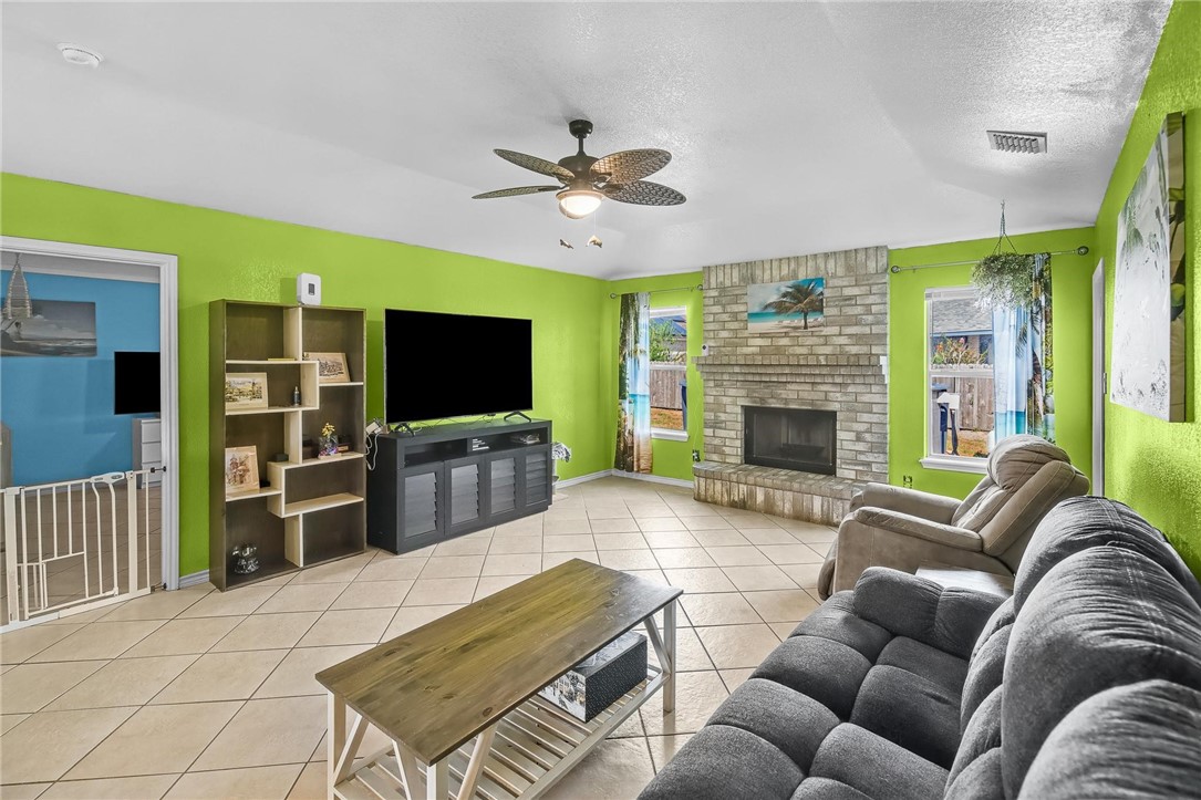 14322 Scallop St Property Photo 5