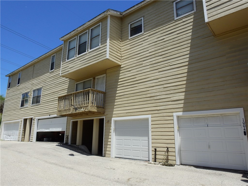 4401 River Valley Dr 1003 Property Photo 2