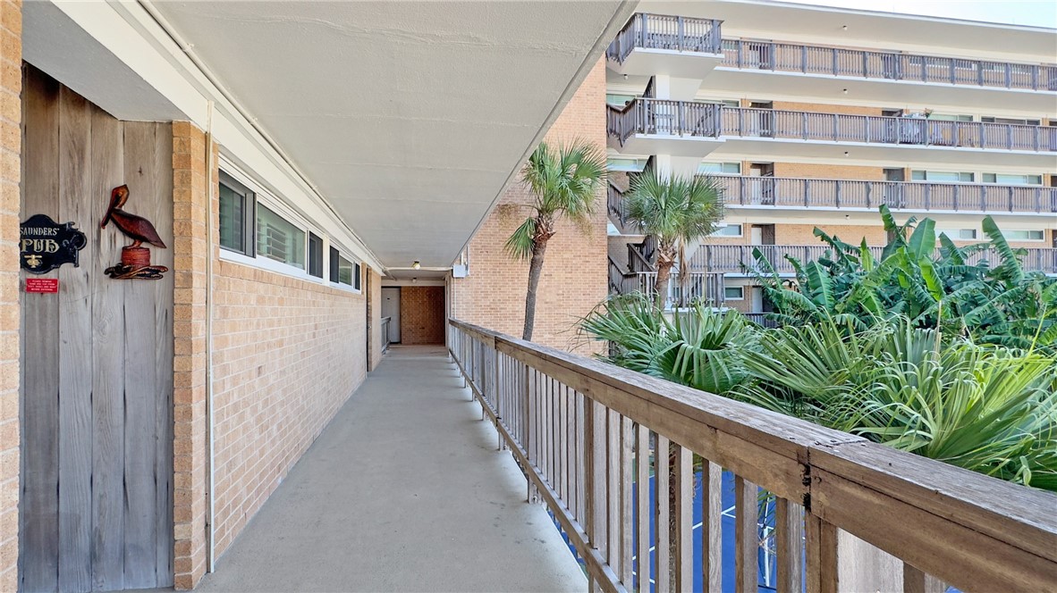 14810 Windward Dr 203 Property Photo 35