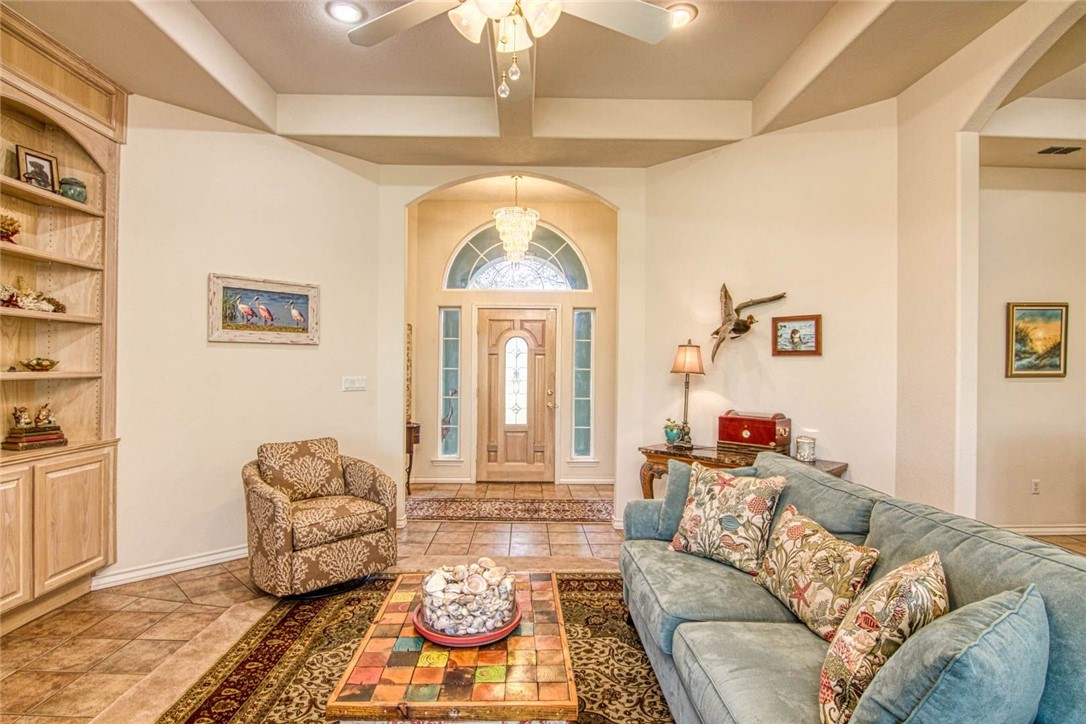 406 Cascades Dr Property Photo 7