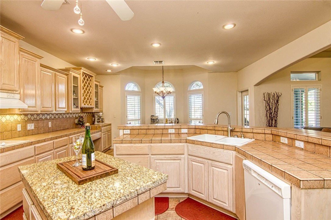 406 Cascades Dr Property Photo 12