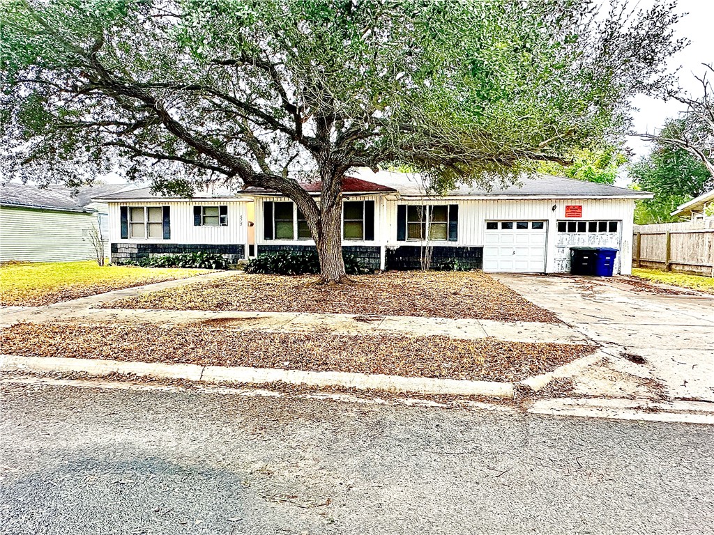 515 Vaky St Property Photo 1