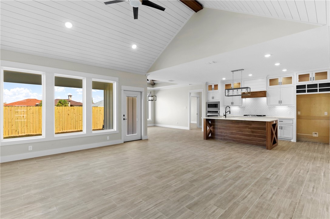 13942 Ketch St Property Photo 3