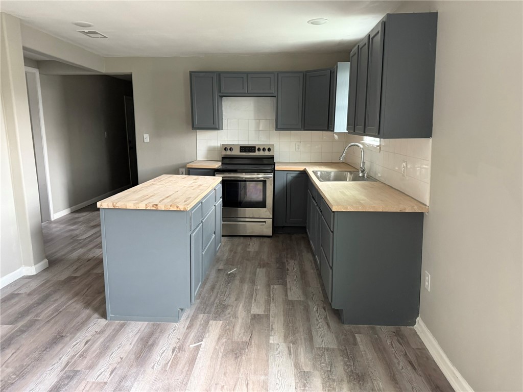 521 W Fordyce Ave Property Photo 3