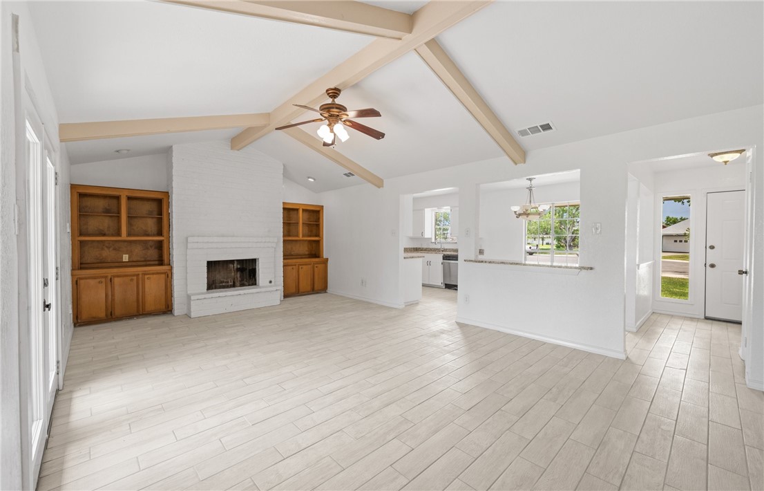 5809 Crest Circ Property Photo 2