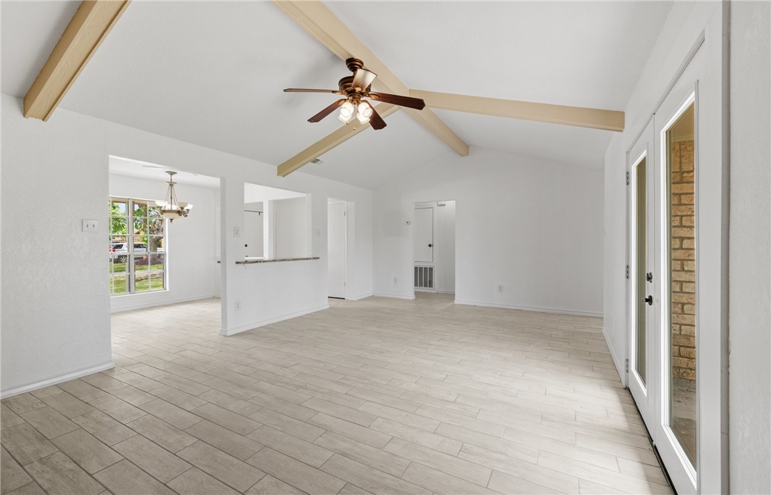 5809 Crest Circ Property Photo 3