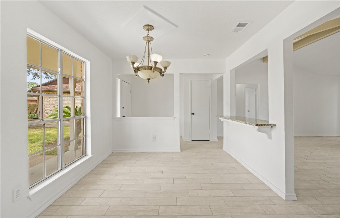 5809 Crest Circ Property Photo 5