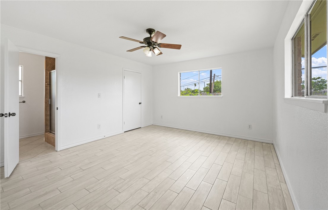 5809 Crest Circ Property Photo 6