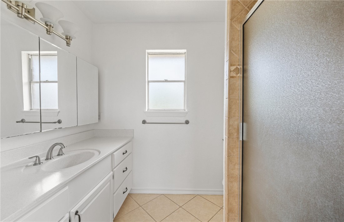 5809 Crest Circ Property Photo 7