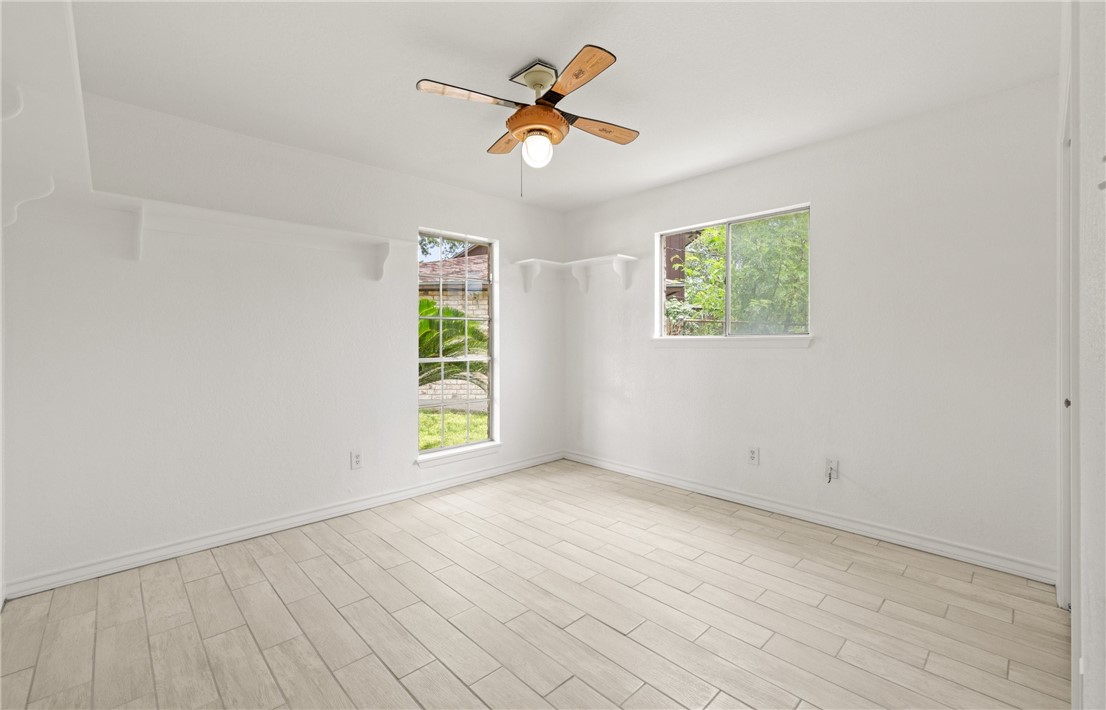 5809 Crest Circ Property Photo 9