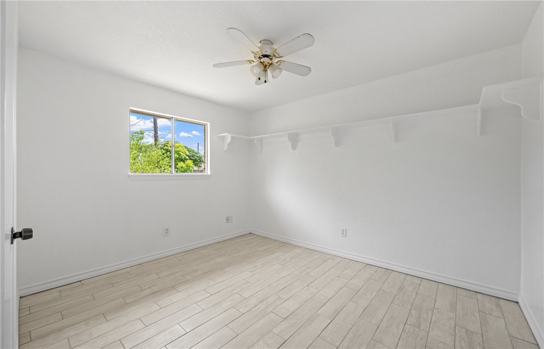 5809 Crest Circ Property Photo 11