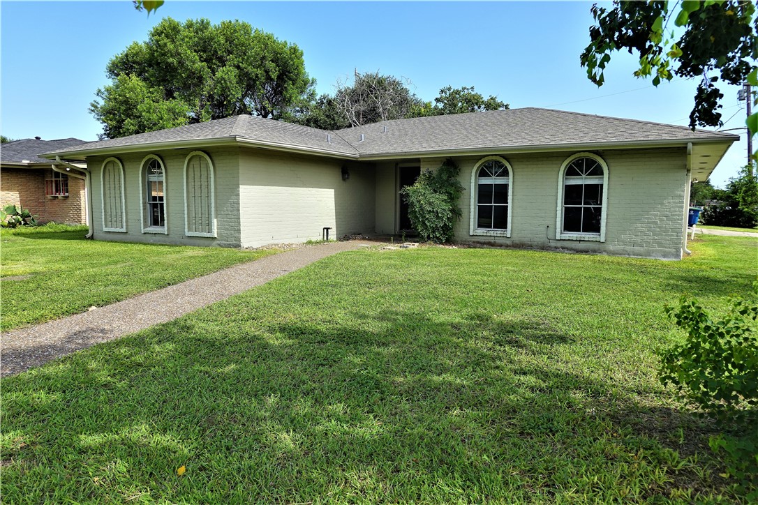 302 Frio Dr Property Photo 1
