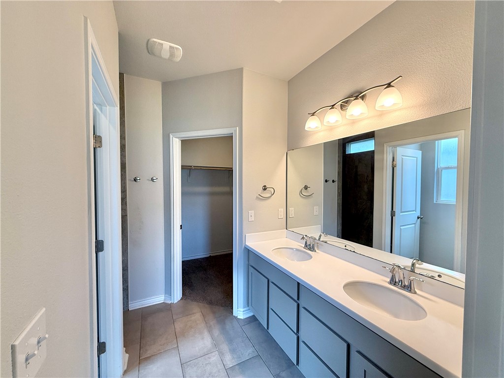 1030 Ocean Breeze St Property Photo 11