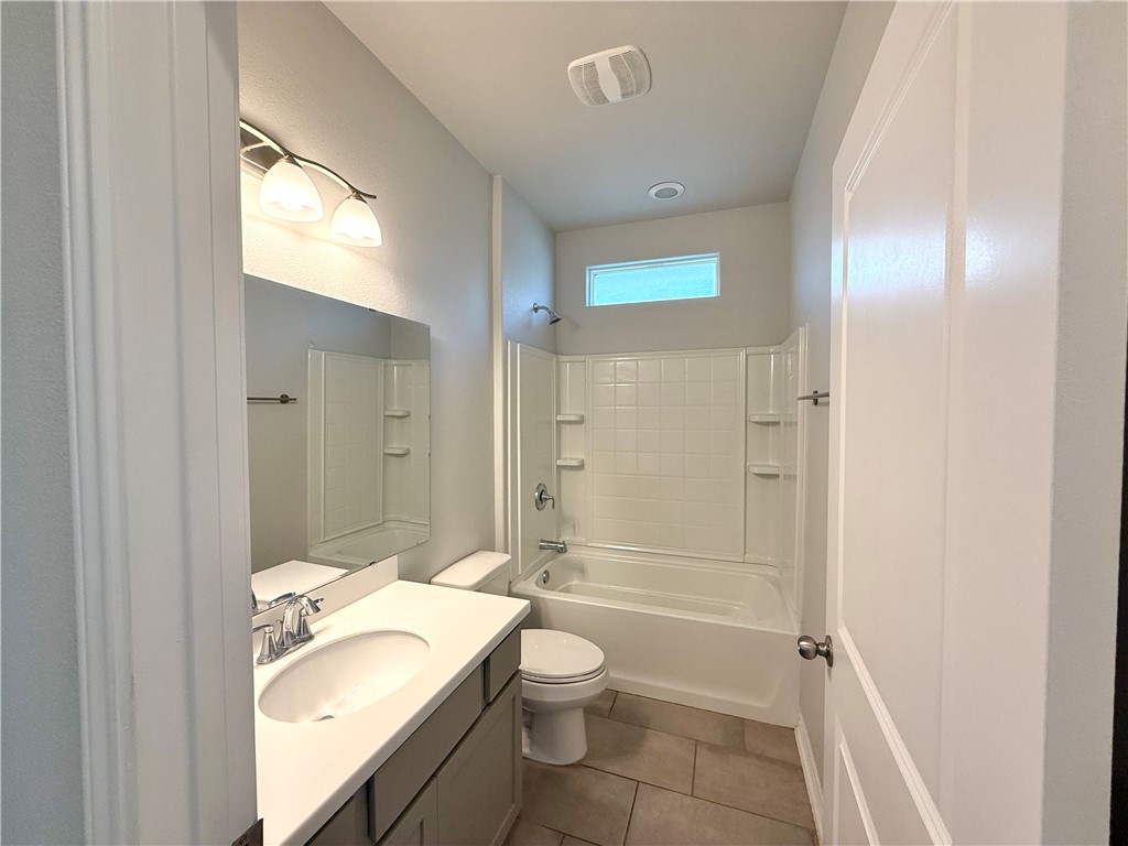 1030 Ocean Breeze St Property Photo 12