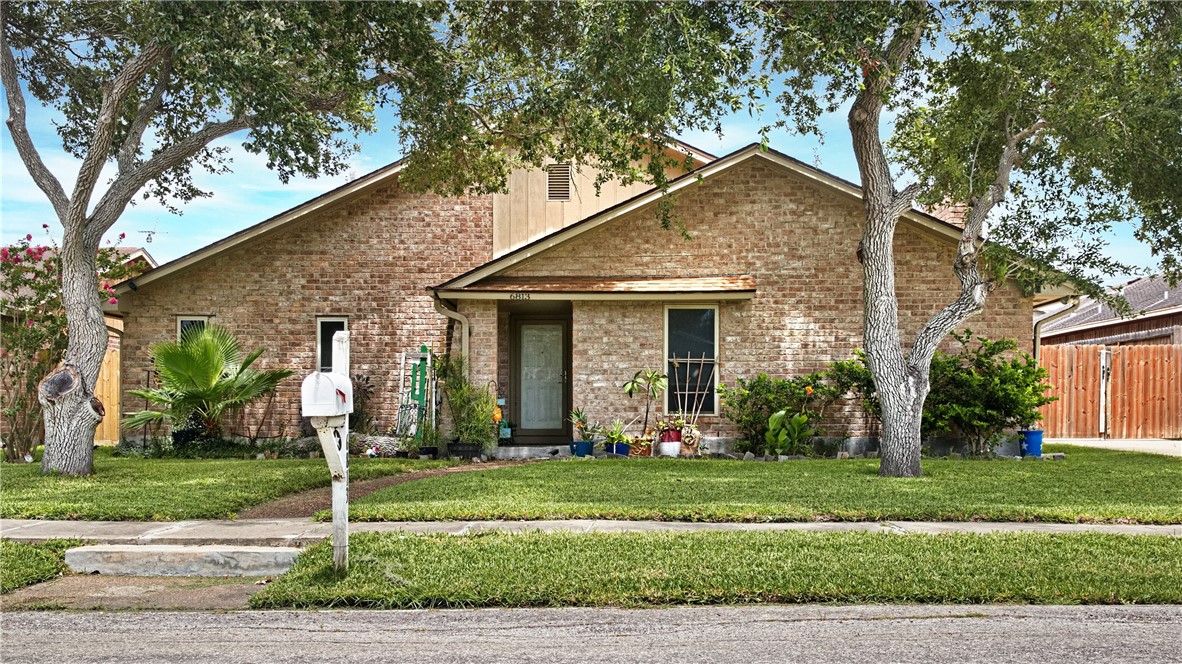 6813 Braesvalley Dr Property Photo 1
