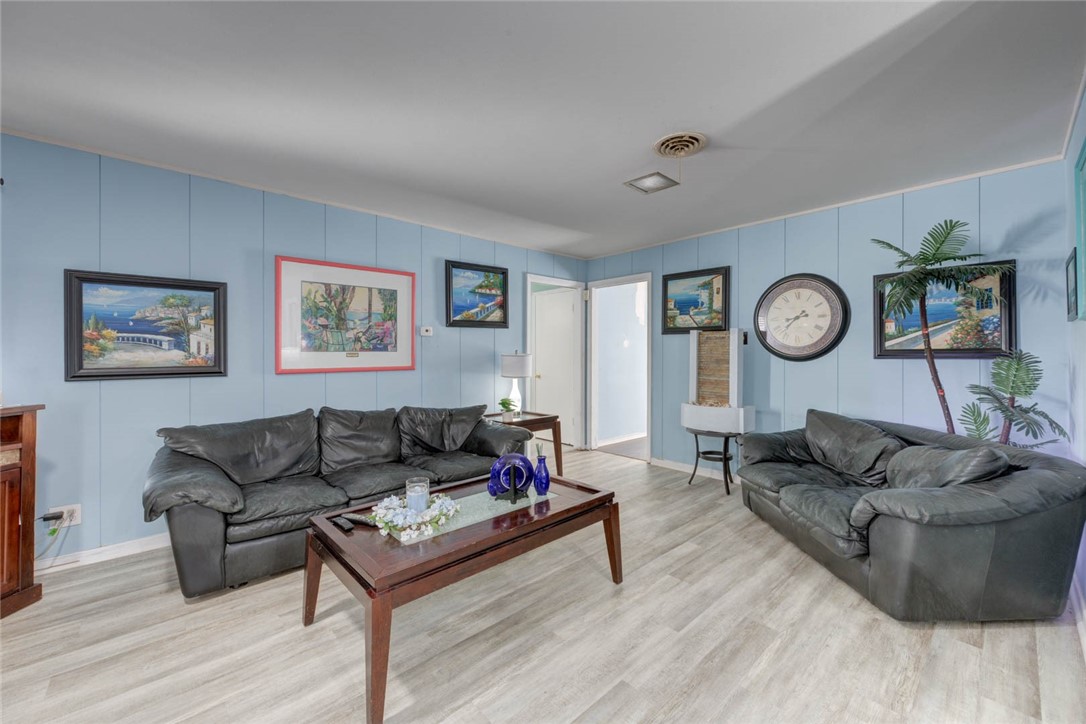 1038 Herndon St Property Photo 3