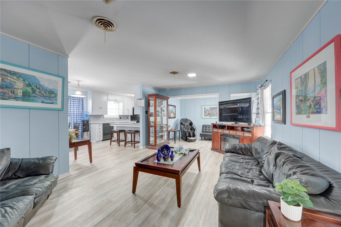 1038 Herndon St Property Photo 5