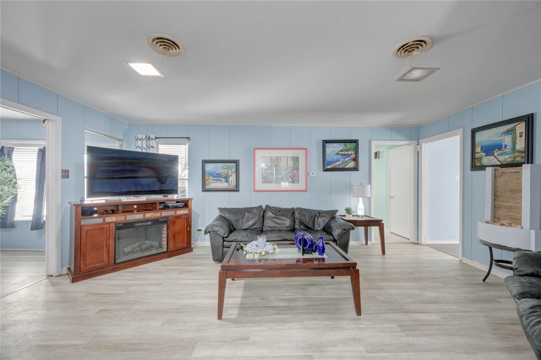 1038 Herndon St Property Photo 6