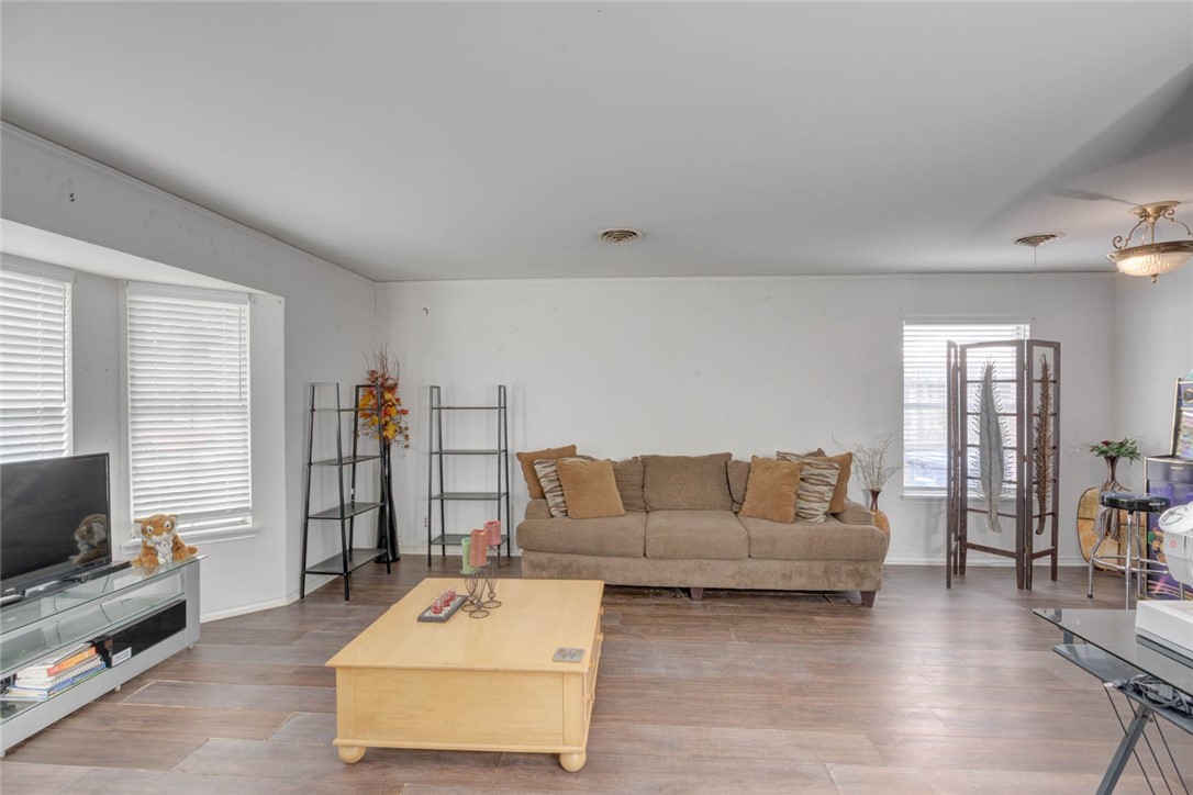 1038 Herndon St Property Photo 11