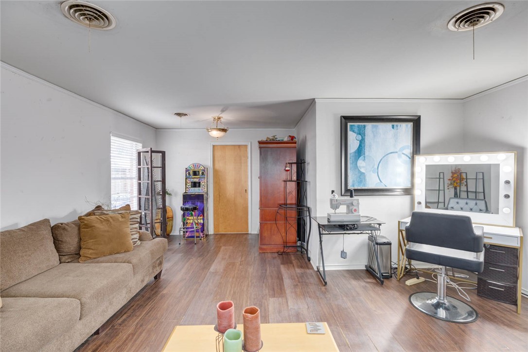 1038 Herndon St Property Photo 12